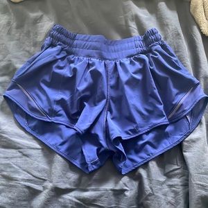 Lululemon Hotty Hot Low-Rise Lined Short 2.5”